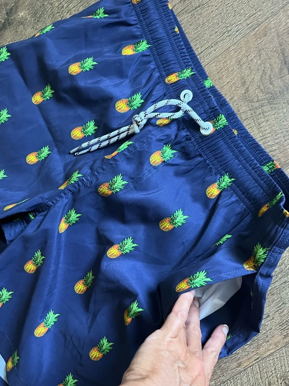 Maamgic NWT pineapple swim trunks men’s size medium